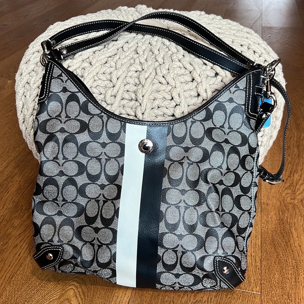 Authentic Coach leather shoulder bag